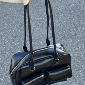 Bolso de hombro con hebilla decorativa para mujer, moderno y versátil.