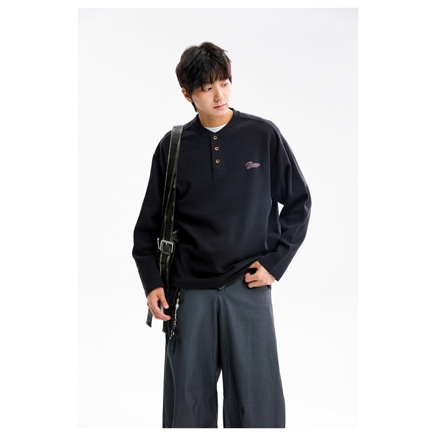 Sudadera de hombre tipo pulóver de punto waffle con escote Henley - Imagen 3